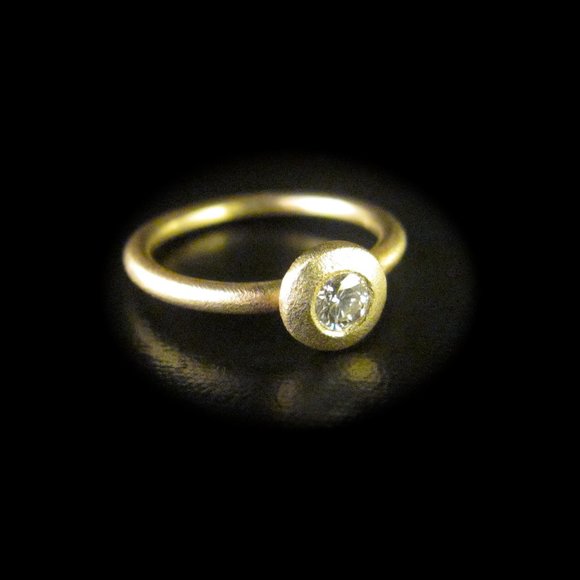 Engagement ring. 14K yellow gold diamond ring.